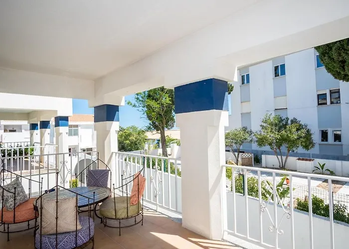 London Old Town Αλμπουφέιρα